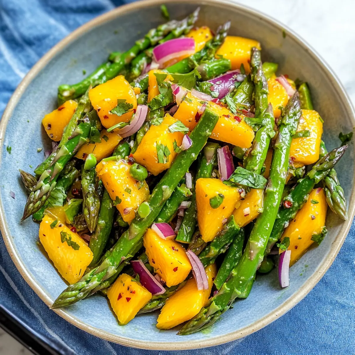 Spargelsalat mit Mango für frische Frühlingsgeschmäcker
